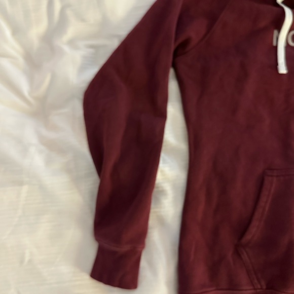 The North Face large burgundy hoodie. - Picture 3 of 15